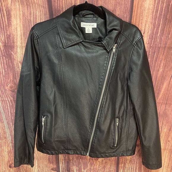 Skye's the Limit Jackets & Blazers - Skye’s the Limit Black long sleeve faux leather lined biker jacket women’s L